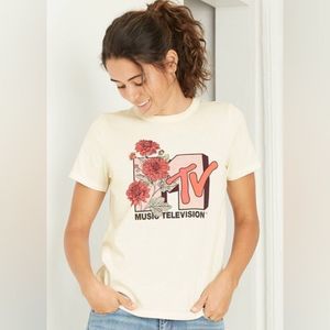 NWT. MTV vintage floral tee